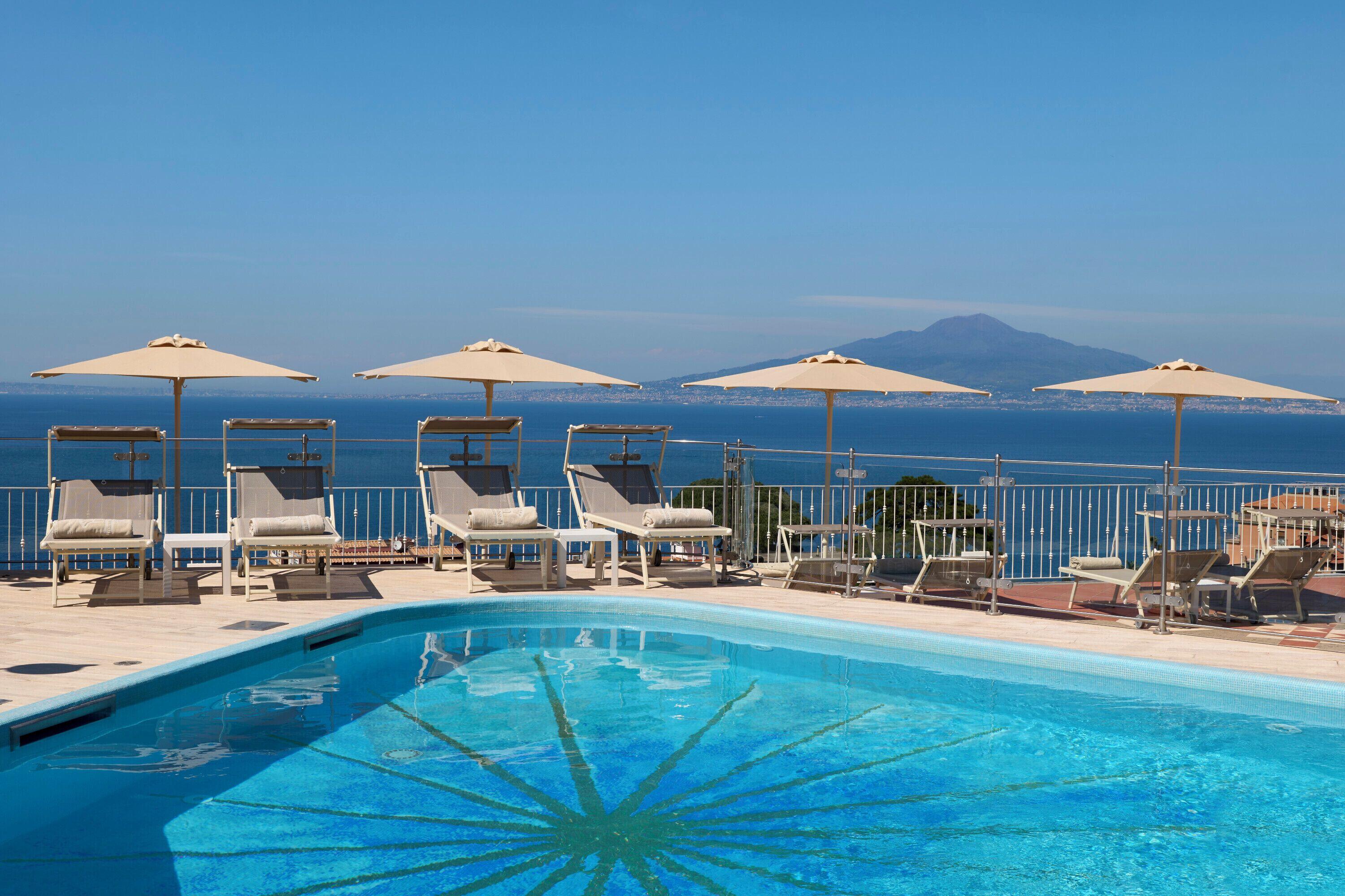 Staying In Sorrento City Centre: 1 Business Hotel Compared