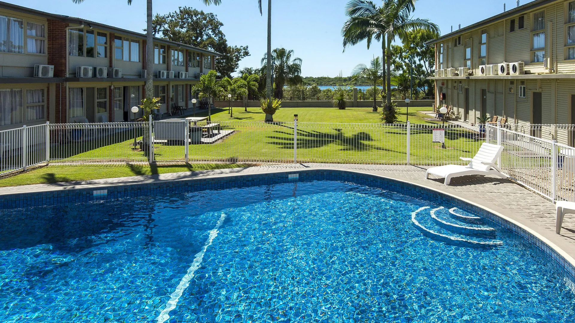 6 Smart Family Hotels Near BB Print Stadium Mackay