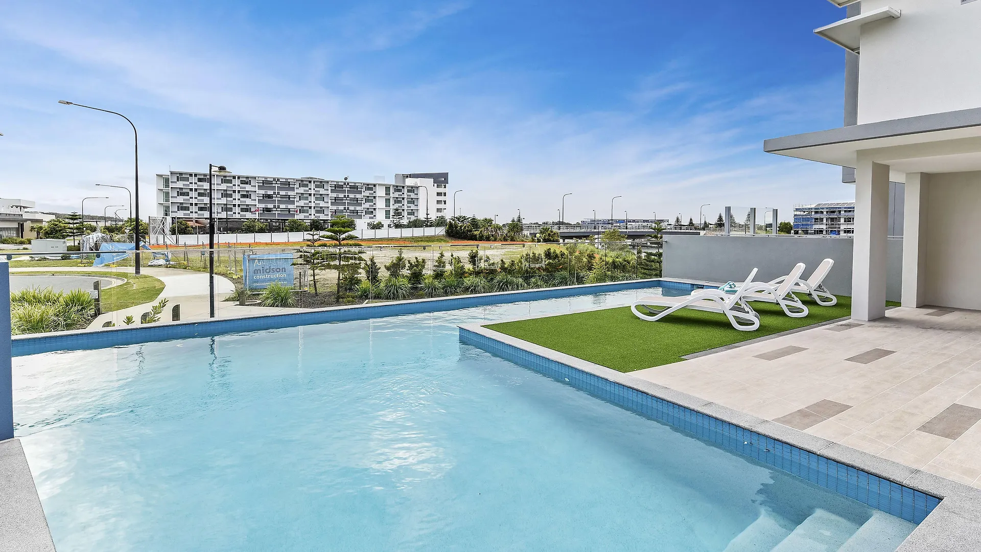 Staying Near Kawana Waters Marina: 9 Four-Star Hotels Compared