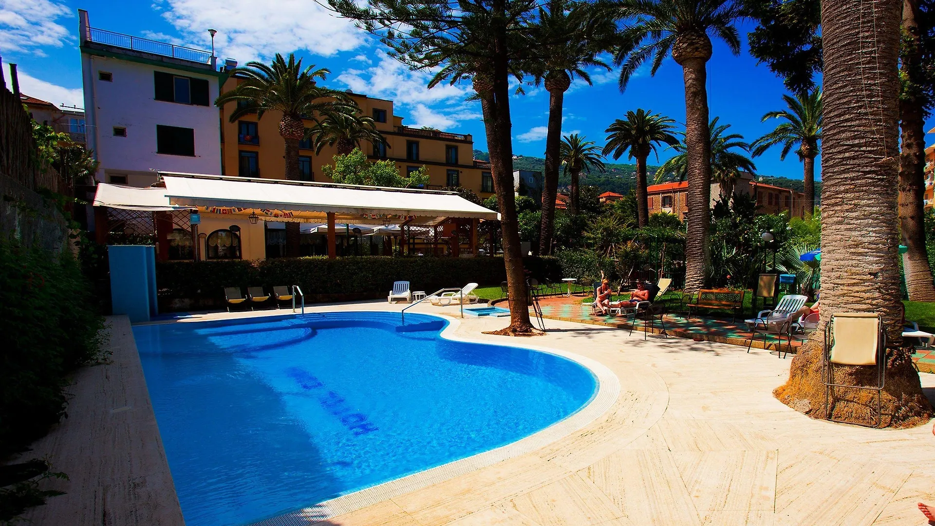 Staying in Sorrento City Centre: 15 Golf Hotels Compared