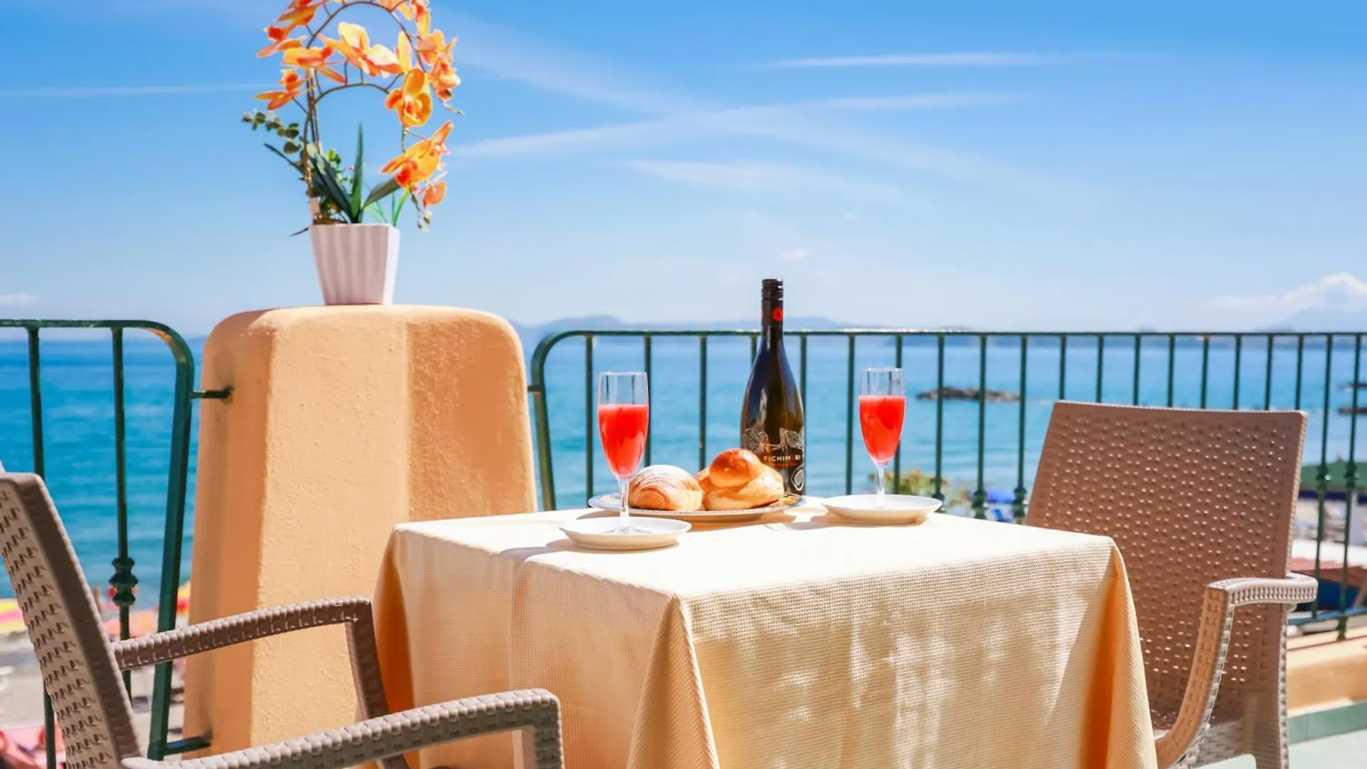 Staying in Ischia Porto: 15 Central Hotels Compared