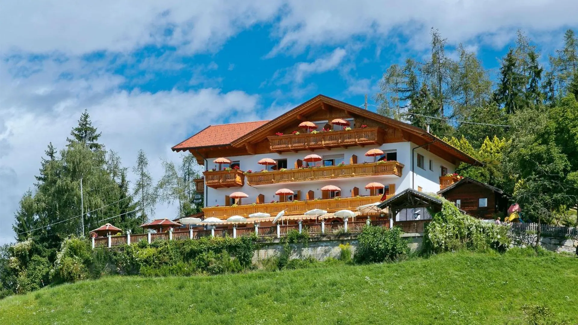 Staying Near Meran 2000: 15 Central Hotels Compared