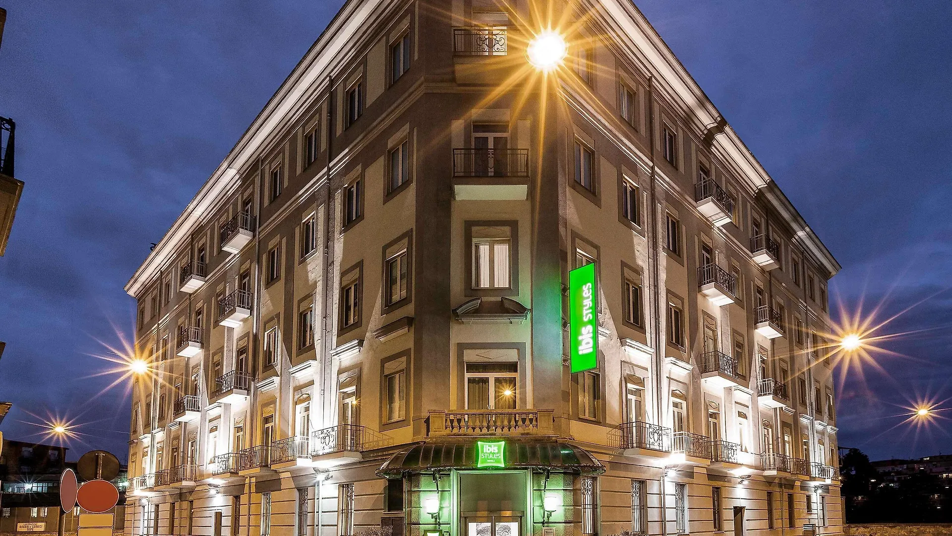 15 Airport-Connected Hotels Close to San Gregorio Armeno