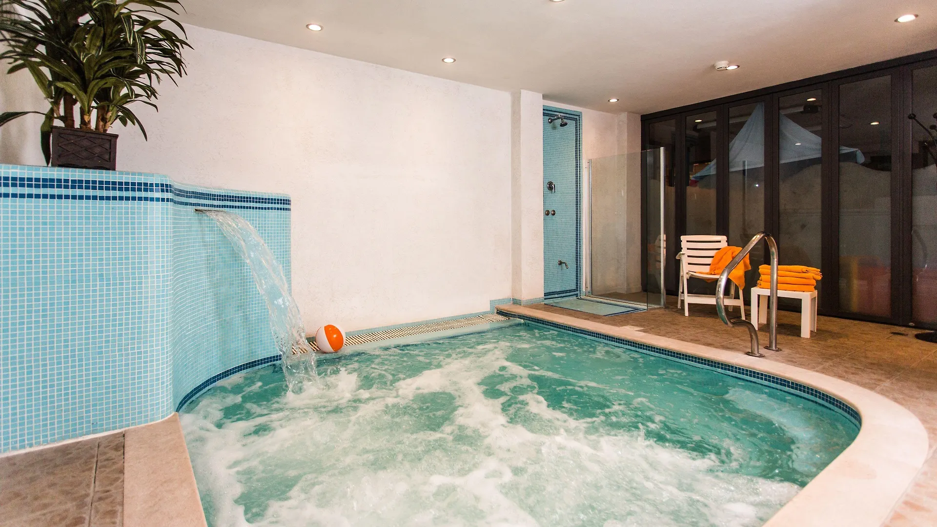 Staying Near Monte San Bartolo: 7 Central Hotels Compared
