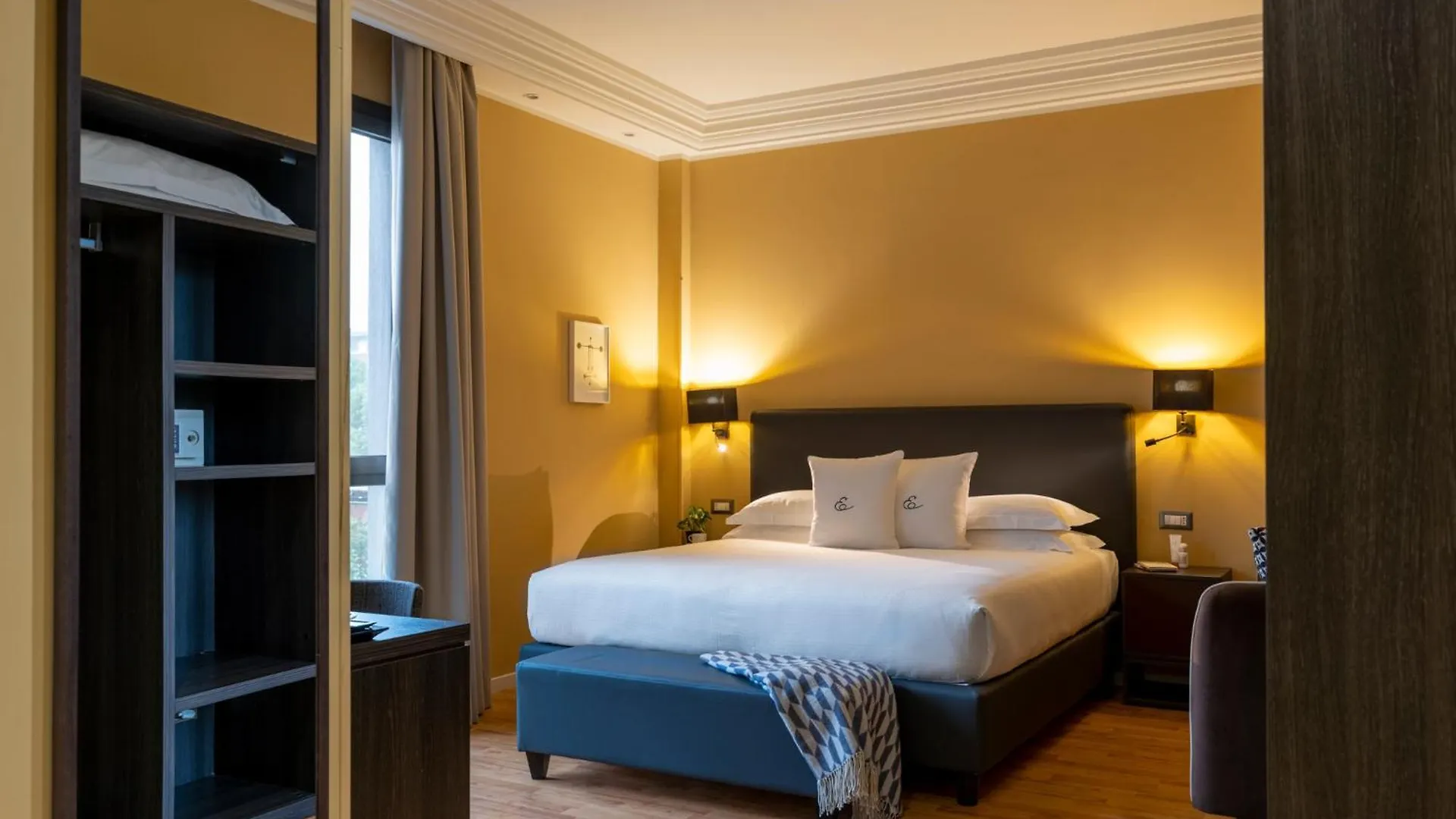 Staying Near Ustica Museum: 5 Bologna Airport Hotels Compared