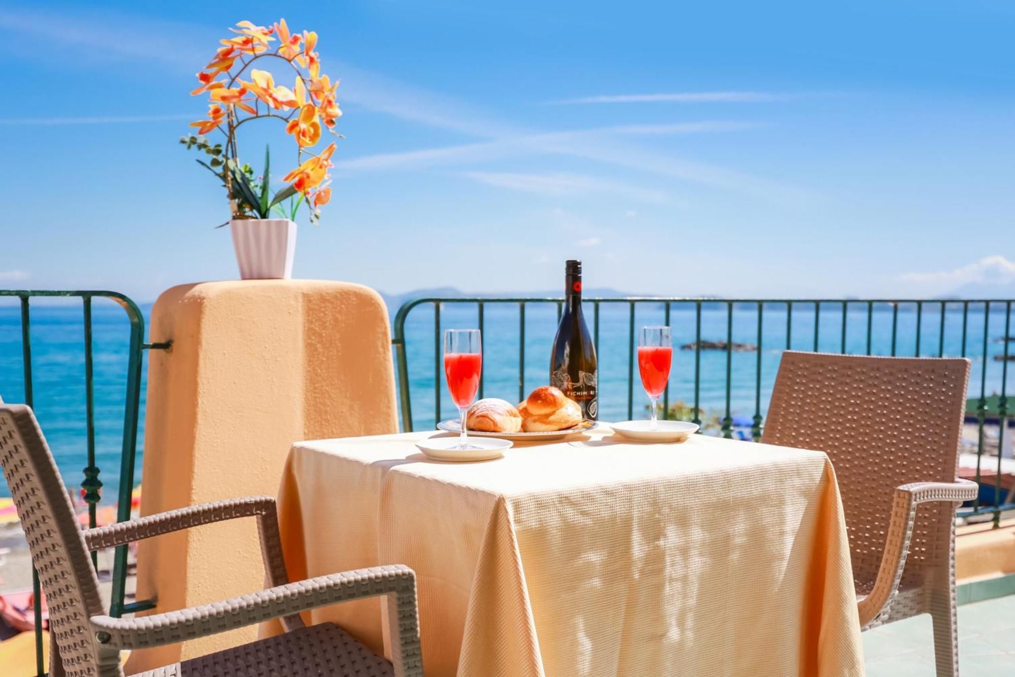 Staying in Ischia Porto: 15 Central Hotels Compared