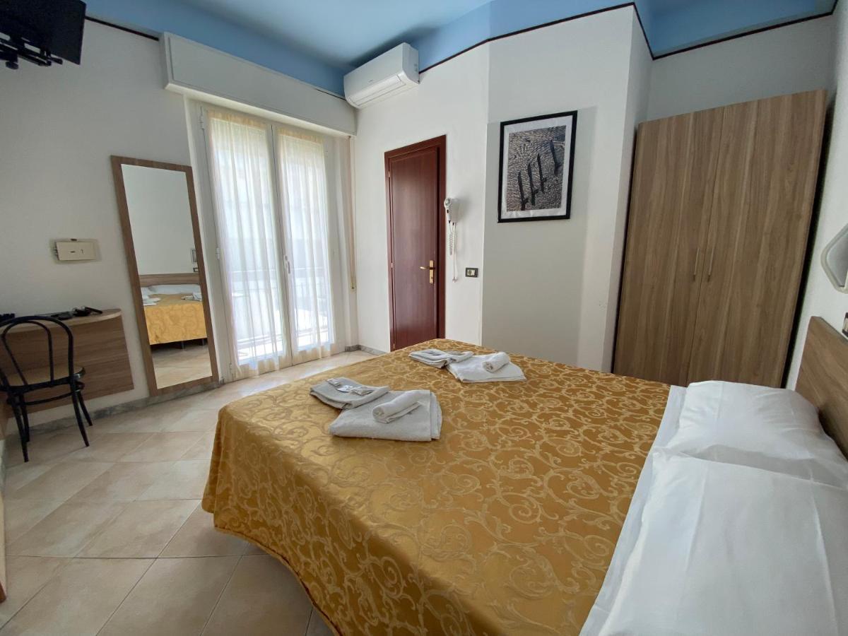 4 Cheap & Budget Hotels in Rimini Near the Beach