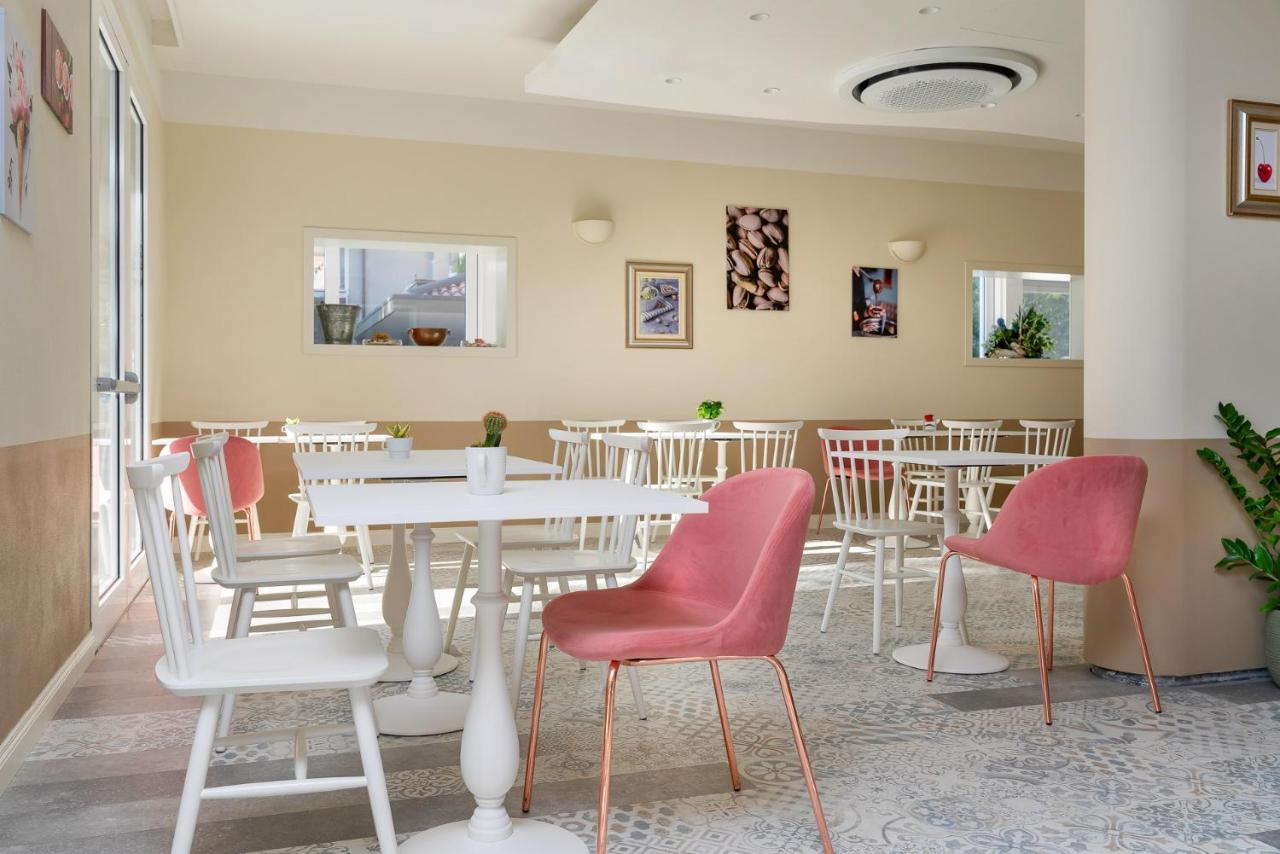 Staying in Viserba: 4 Three-Star Hotels Compared