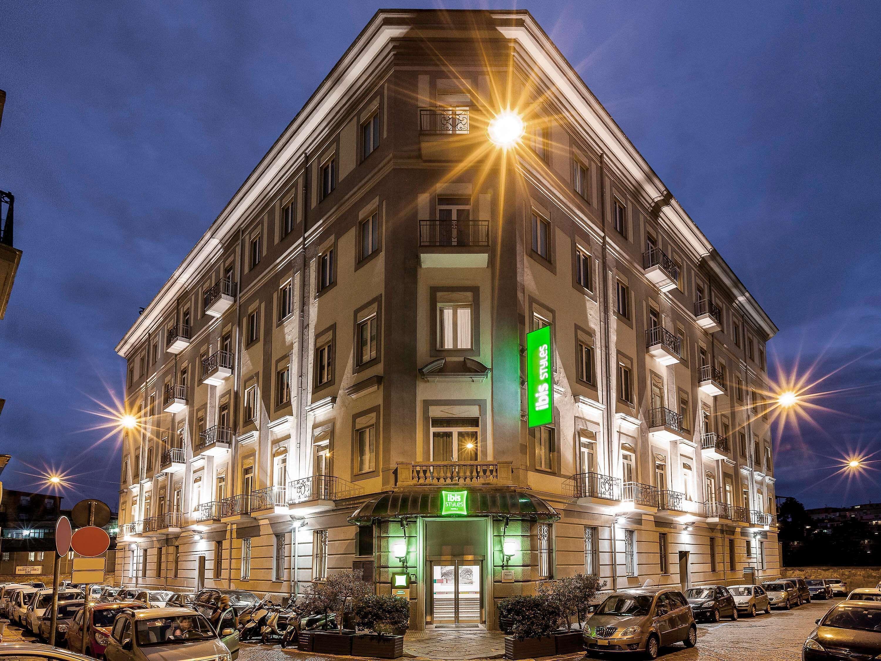15 Airport-Connected Hotels Close to San Gregorio Armeno