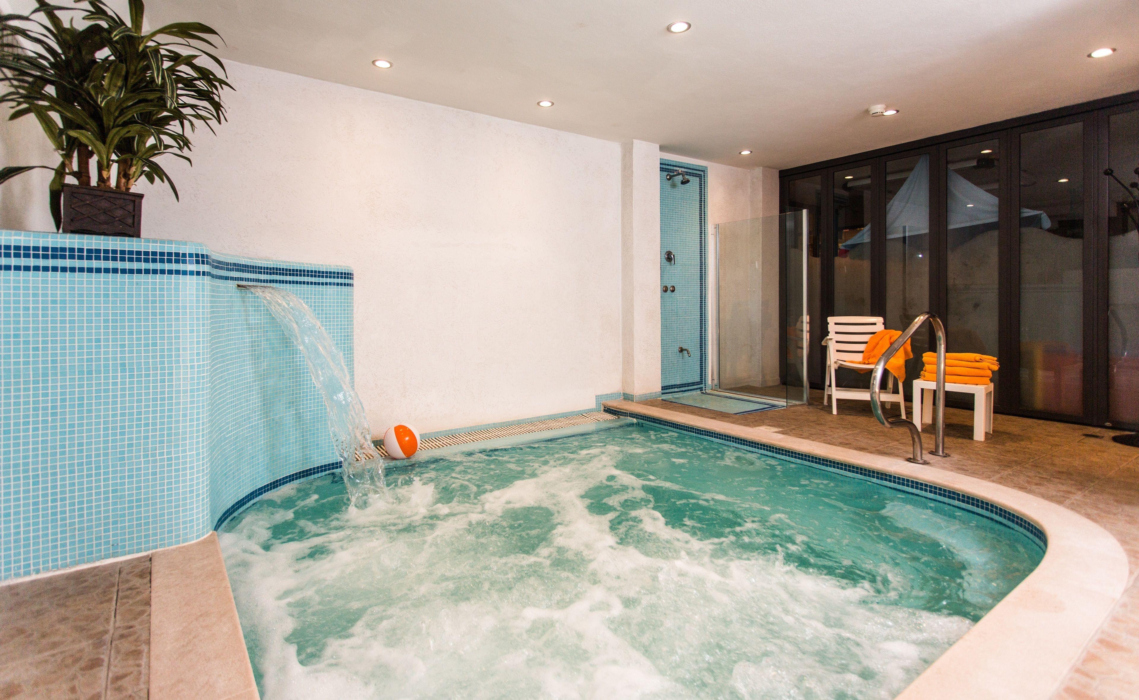 Staying Near Monte San Bartolo: 7 Central Hotels Compared
