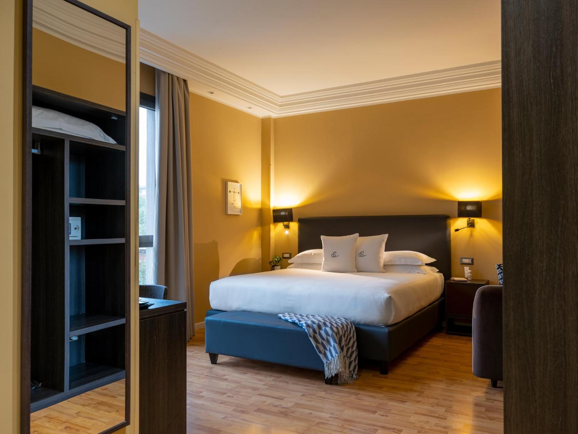 Staying Near Ustica Museum: 5 Bologna Airport Hotels Compared