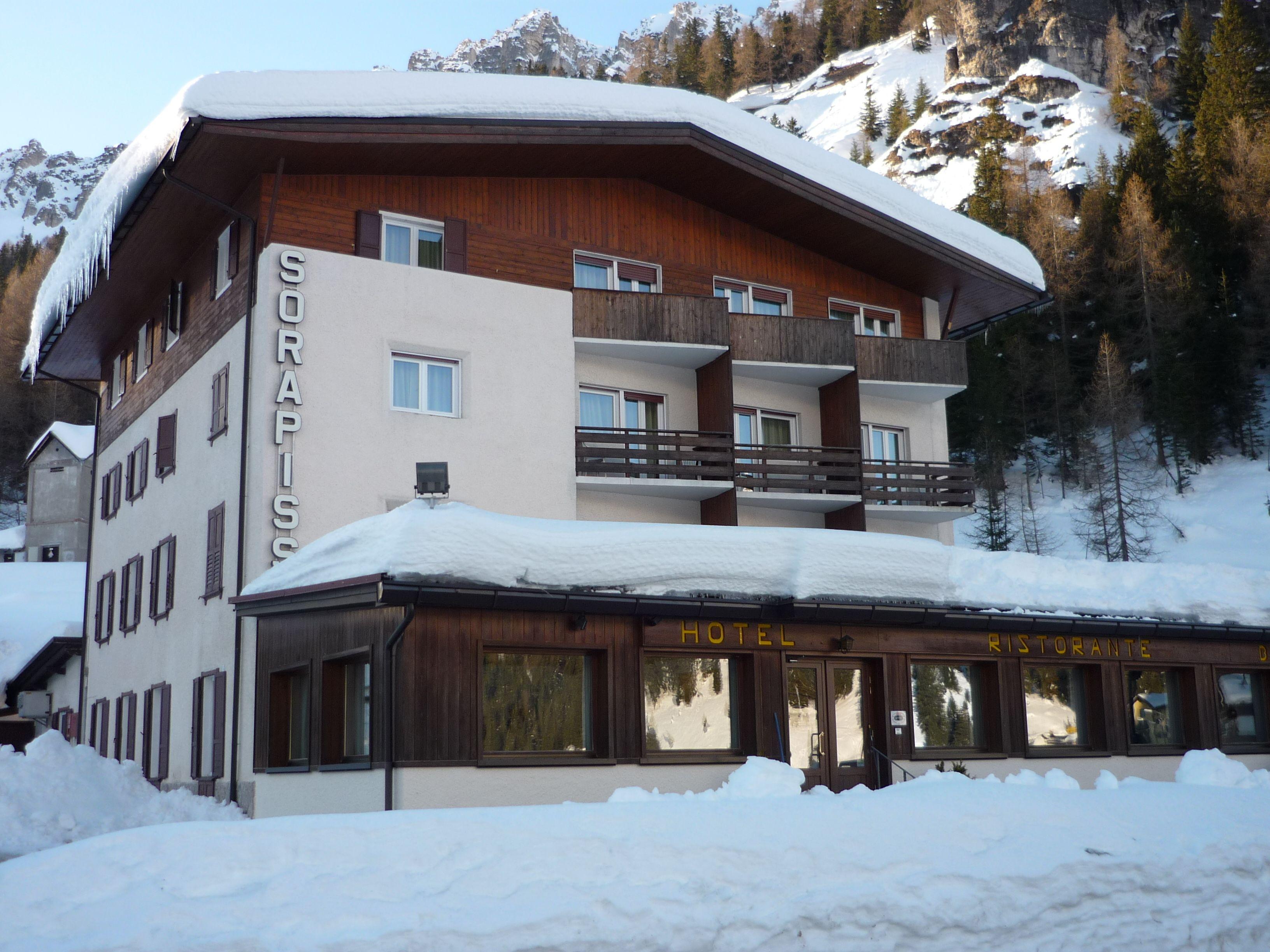 Where to Stay Near Sorapiss Lake: 15 Best Resorts