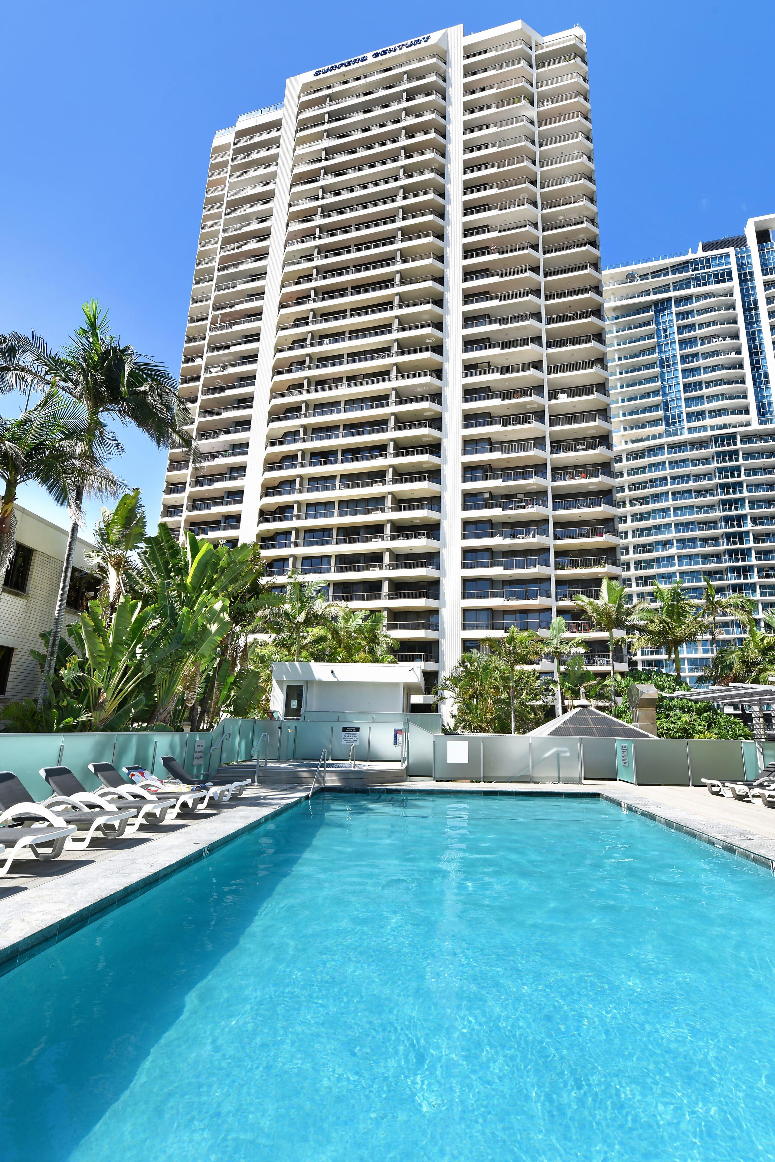 8 Beach Hotels in Surfers Paradise That Deliver on Location