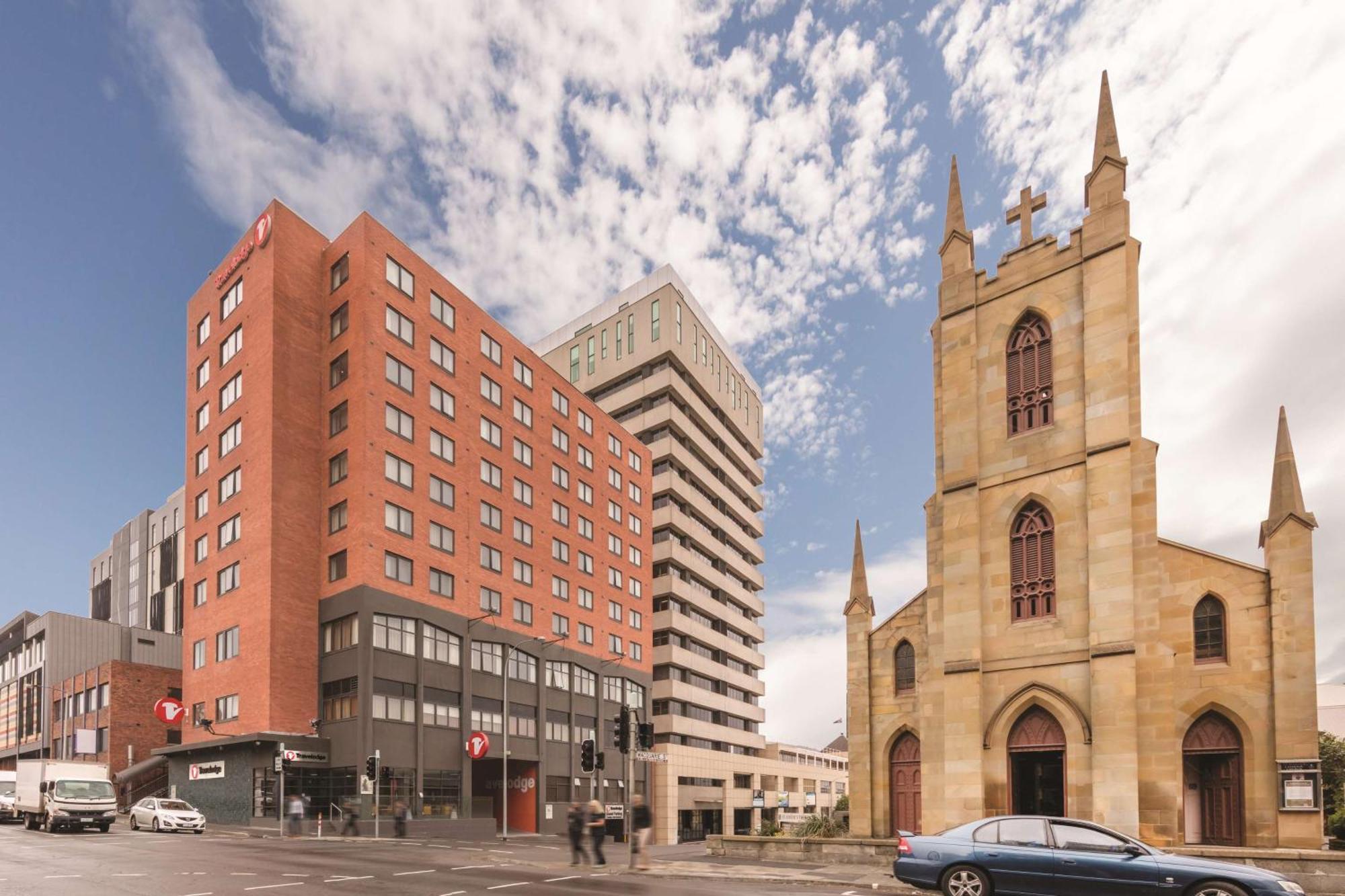 Staying In Hobart CBD: 5 Resort-Style Hotels Compared