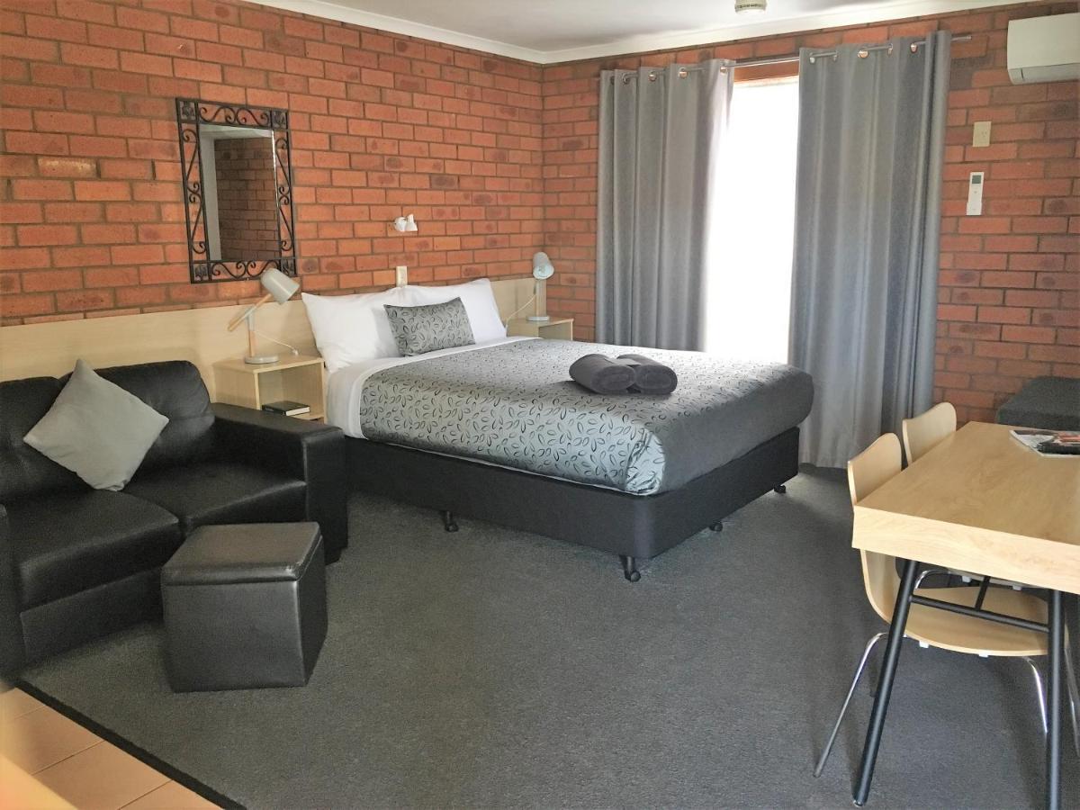 Staying Near Geelong Botanic Gardens: 10 Central Hotels Compared